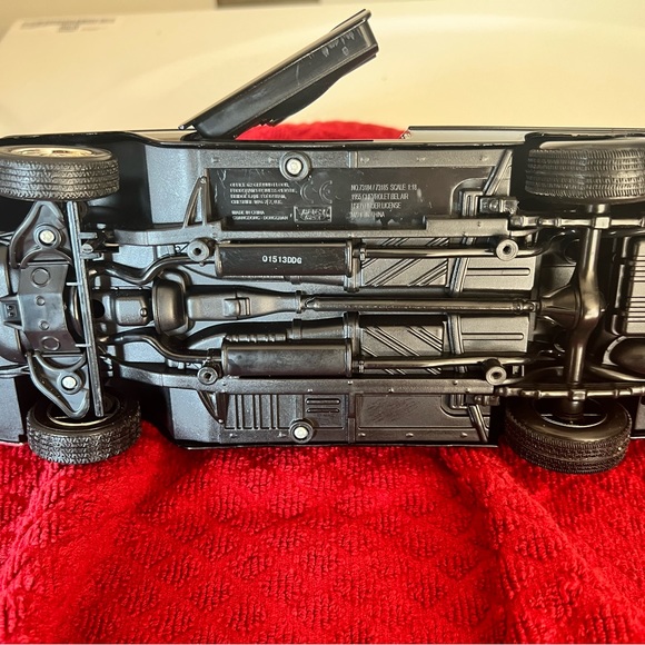 SOLD- Rare & Hard To Find: MotorMax 1/8 1955 Chevy Bel Air - Picture 4 of 4